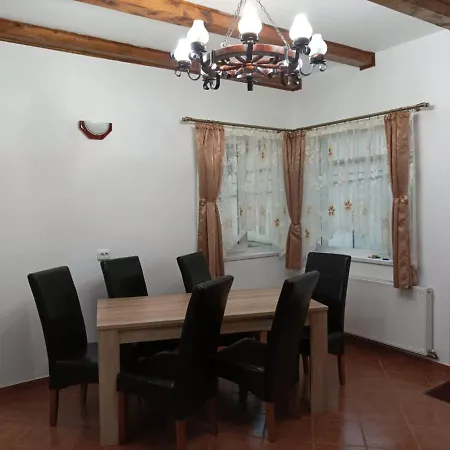 Casa Oalpem Guest house Risnov